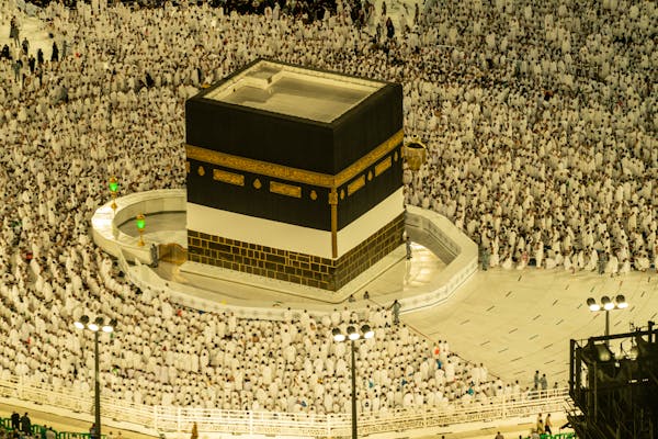 Umrah from Canada: Best Packages, Costs & Travel Guide 2025